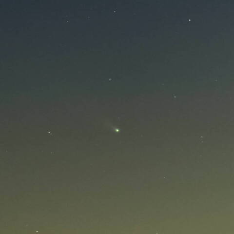 レナード彗星（2022年1月1日）