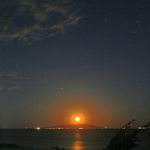 後光を戴く伊豆大島