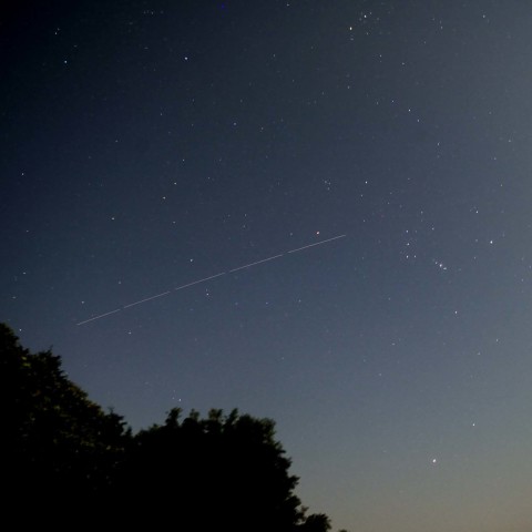 オリオンから双子に向かって飛ぶISS「きぼう」