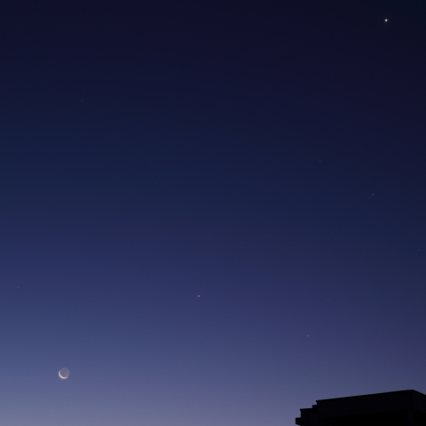 夜明けの月、木星、金星、さそり座アンタレス