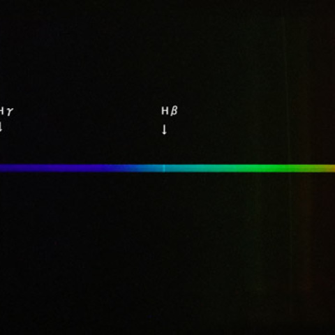 カシオペア座ガンマ星のスペクトル