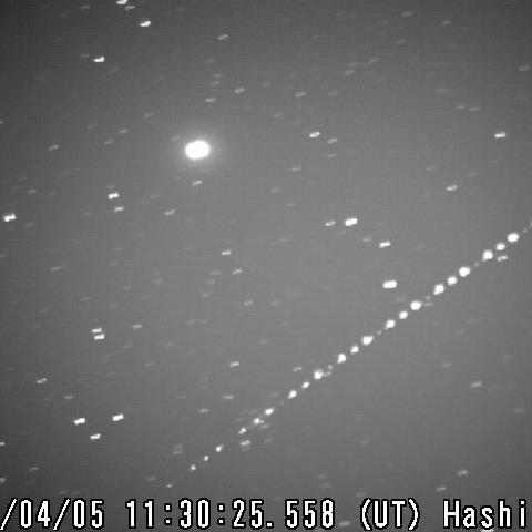 変光して移動するASTRO-H（ひとみ）