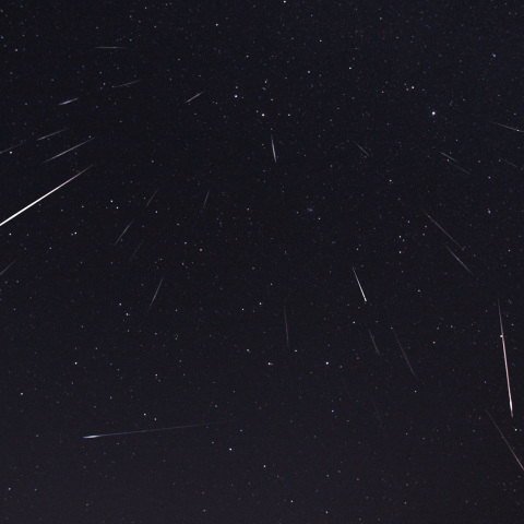 双子座流星群で輻射点を示す