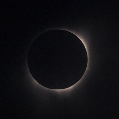 薄雲の中の皆既