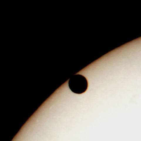 金星の太陽面通過　第2接触