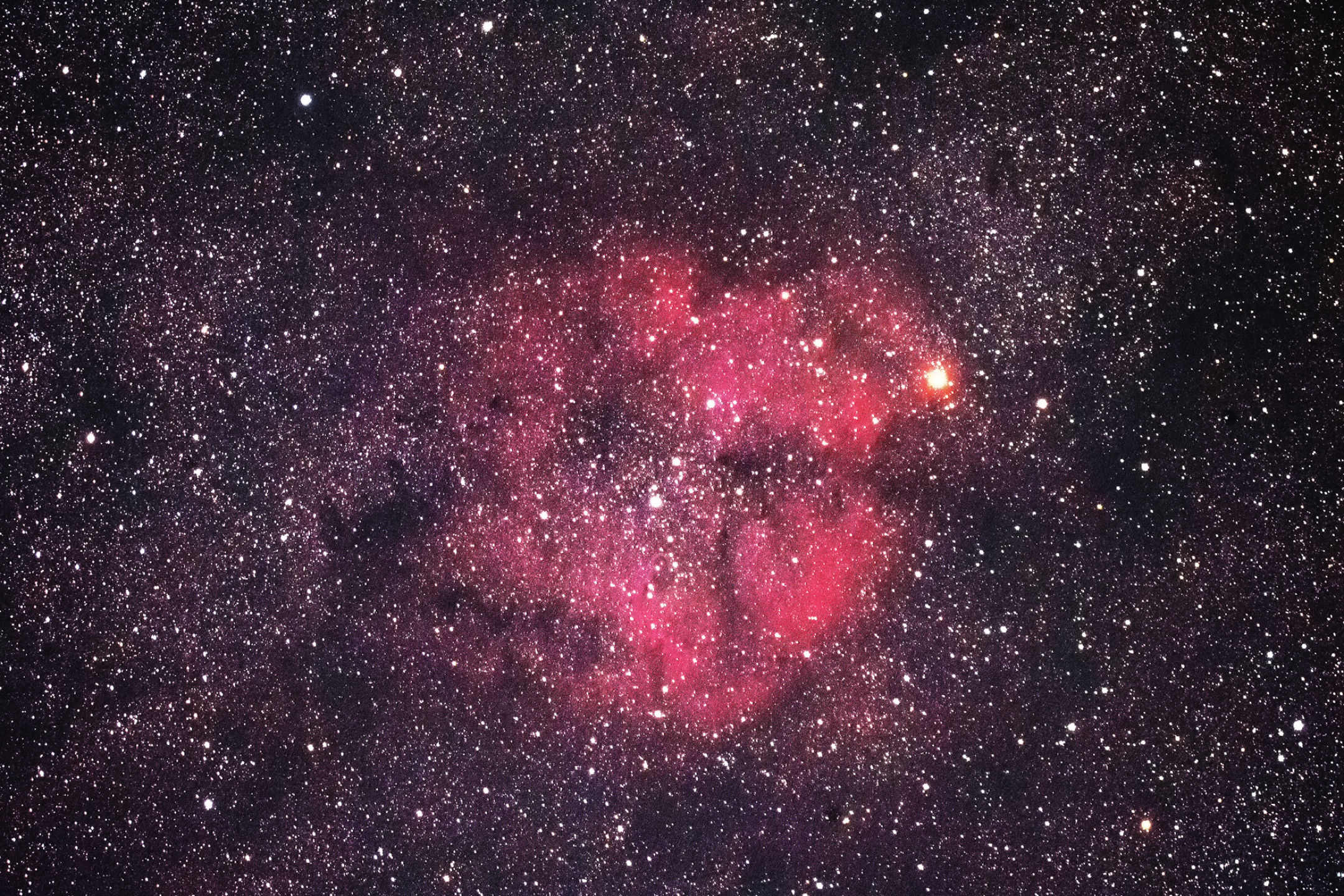 #35598: ガーネットスターと散光星雲IC1396 by hideT - 天体写真ギャラリー