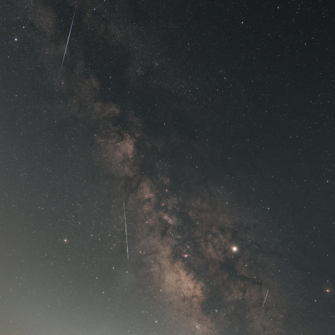 夏の天の川と流星