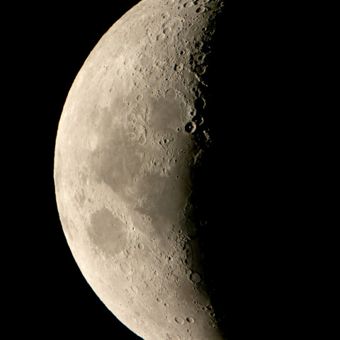 10月13日の月（月齢5.7）