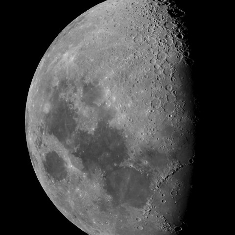 10月16日の月（月齢8.7）