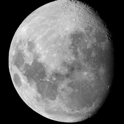 １月16日の月（月齢12.1）