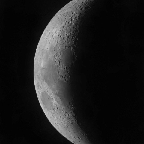 2月8日の月（月齢5.3）