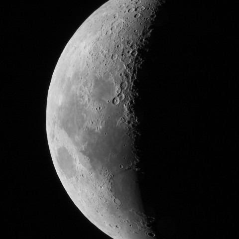 2月9日の月（月齢6.3）