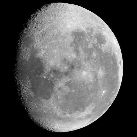 2月22日の月（月齢18.7）