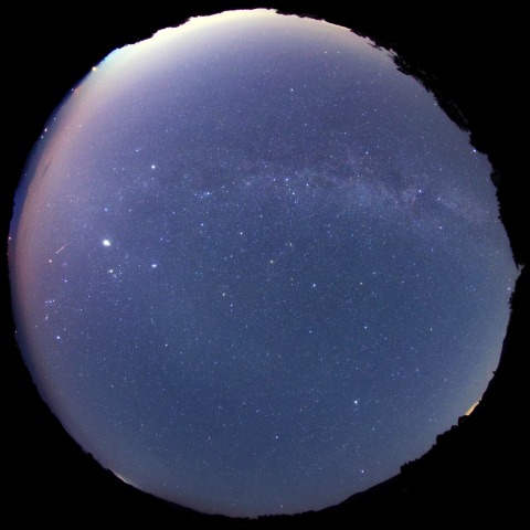 ペルセウス座流星群の夜空