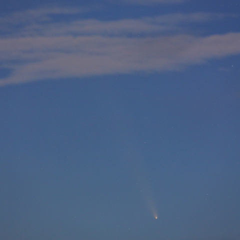 満月の夜の紫金山アトラス彗星