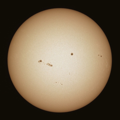 ４月４日の太陽面（白色光）