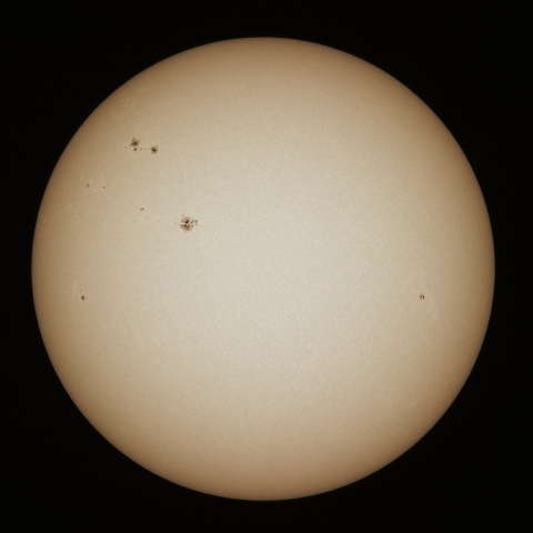 ４月１９日の太陽面（白色光）