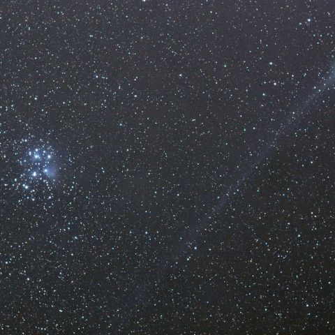 プレアデス星団とラブジョイ彗星