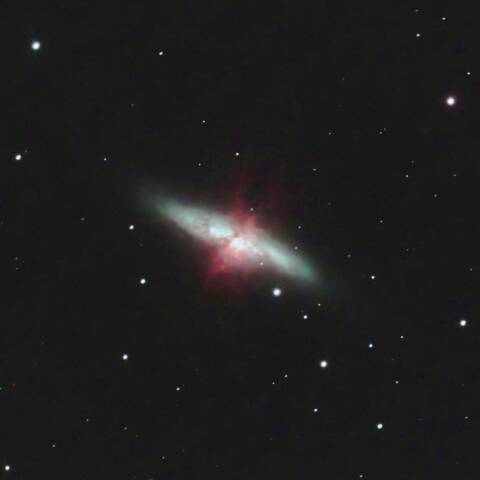M82 不規則銀河 おおぐま座
