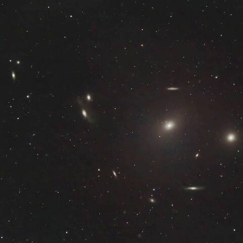 M86 付近のおとめ座銀河団 おとめ座