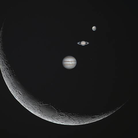 三日月 2022/10/28 と火木土星