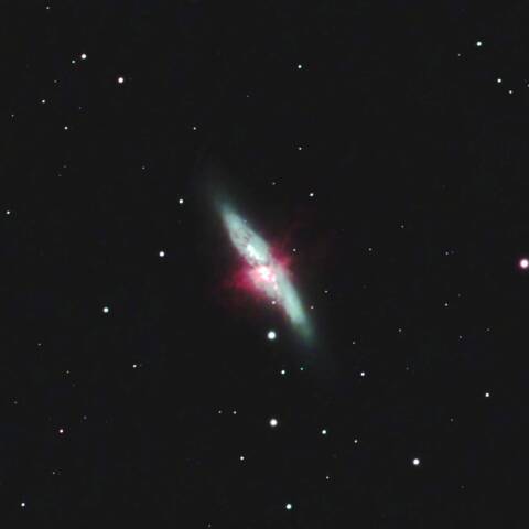 M82 不規則銀河 おおぐま座