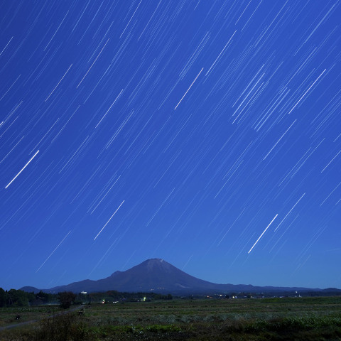 大山と昇る冬の大三角・木星