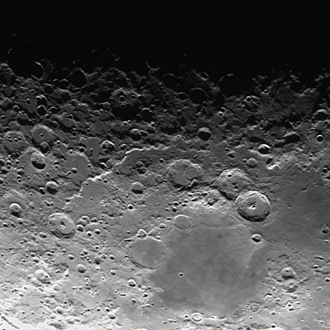 月齢5.9 神酒の海とアルタイ断崖