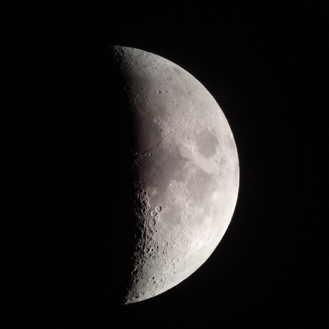 月面（月齢6.1）