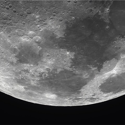 月面東側（月齢7.9）