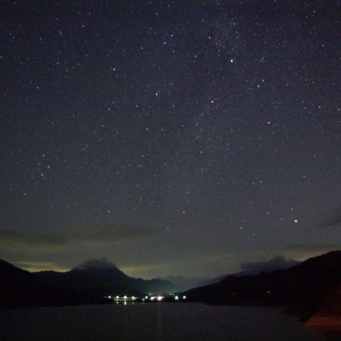 北十字　ダム湖へ