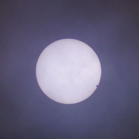 何とか見えた金星の日面通過