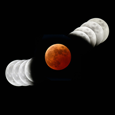 11月8日皆既月食時の地球の影