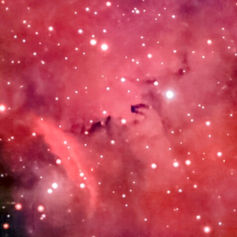 人面星雲? IC4681 猫の手星雲内