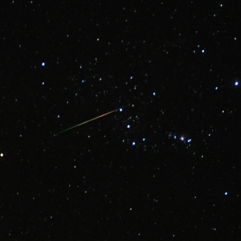 オリオンを渉る流星
