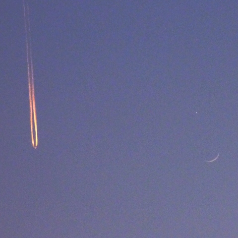 月と金星と飛行機