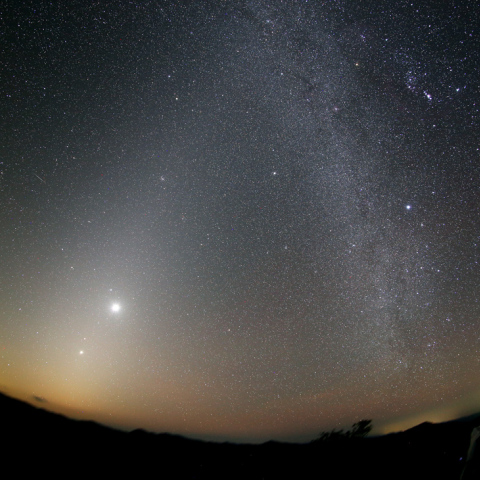 黄道光と冬の銀河