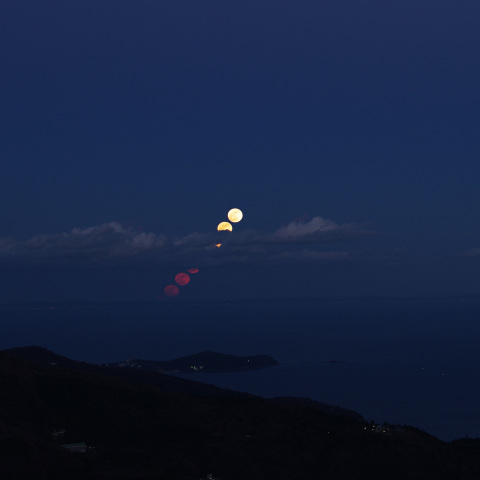 スーパームーンの出