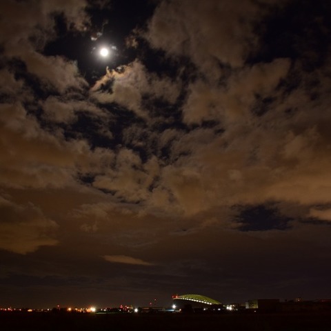 雲間の中秋の名月