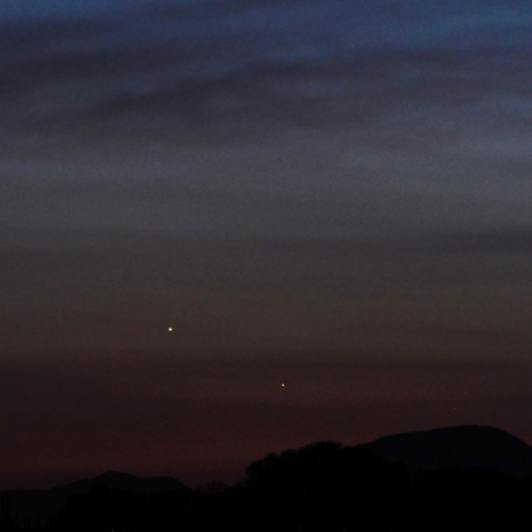 大東岳に沈む水星，金星