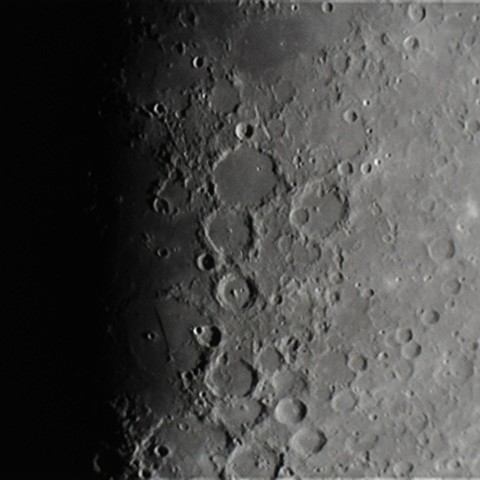 中央クレーター列から直線壁