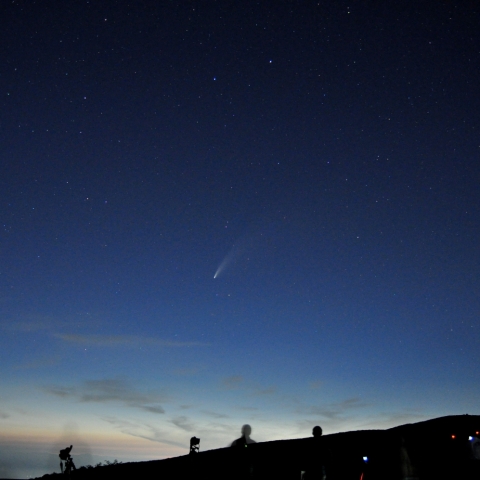 蔵王刈田岳駐車場で見るNEOWISE 2020/7/19