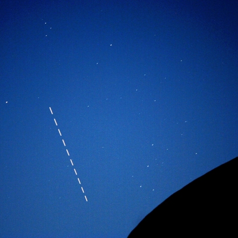 オリオン座を通過するISS