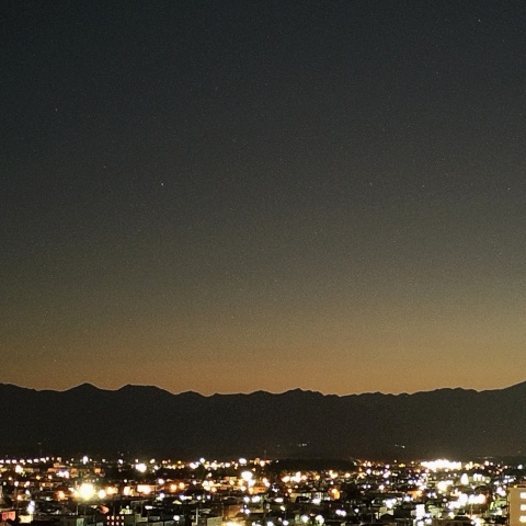紫金山・アトラス彗星と金星（スマホで撮影）