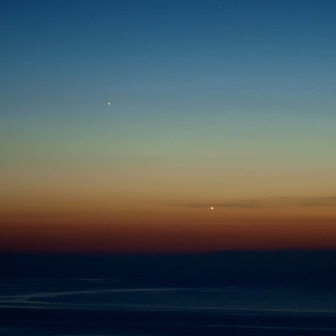 海に沈みゆく金星と水星
