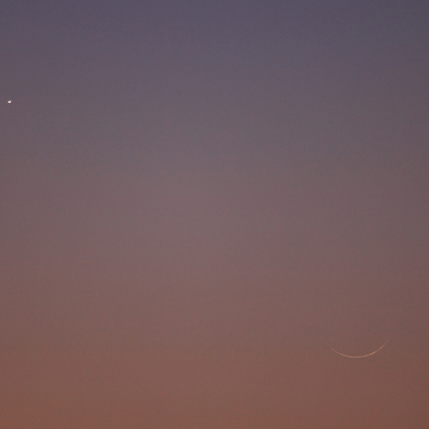 宵の明星、金星と月齢0.9