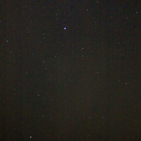 散在流星とアルクトゥルス、ベガ、デネブ