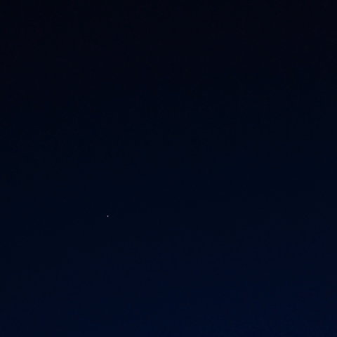 金星、木星、月齢2.8の月の地球照