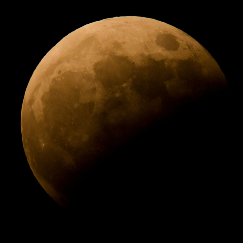 スーパームーン月食