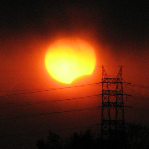 淀川から望む日食